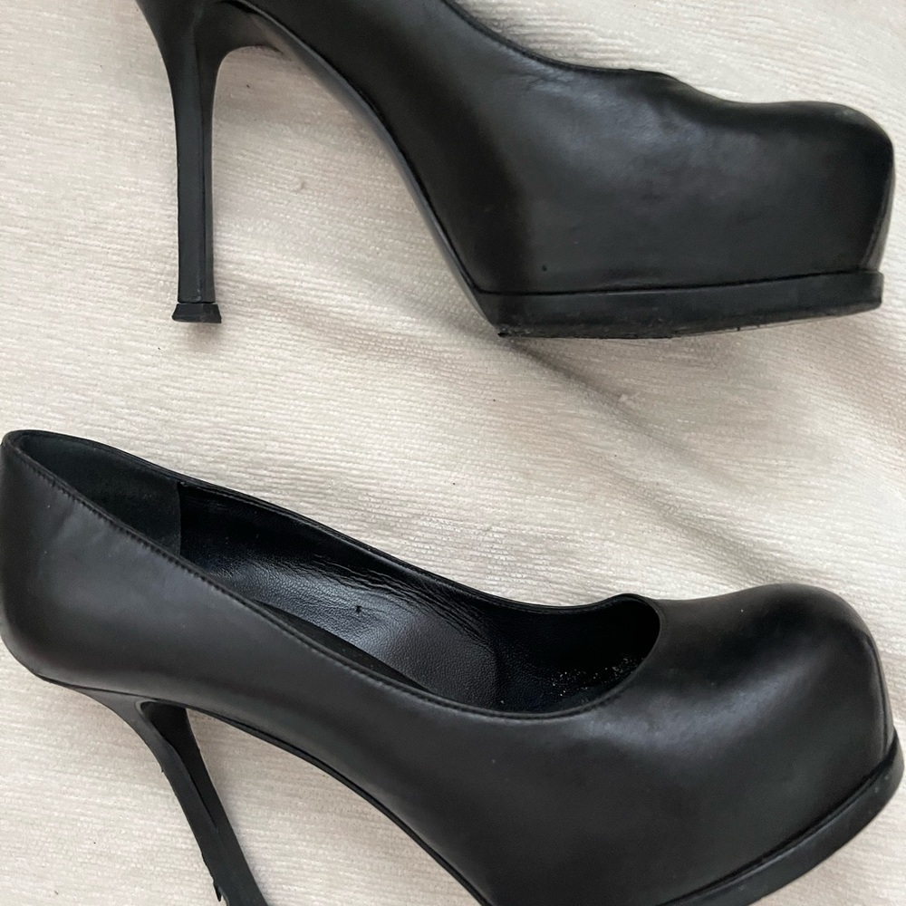 Yves Saint Laurent Classic Black Heels